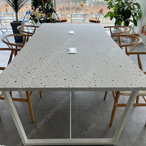 대형 콘센트 회의 테이블