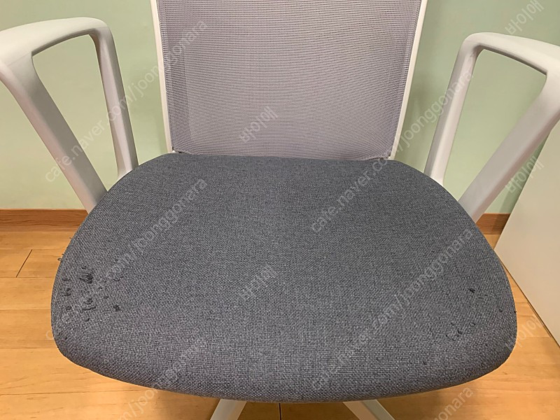 시디즈 T20 의자 2개 판매 사무의자,학생의자,책상의자 (화이트 쉘 메쉬 그레이)--2