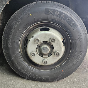 금호 타이어 195/85r16 kra50 200km도 안뛴 새타이어급 팝니다.(2짝)