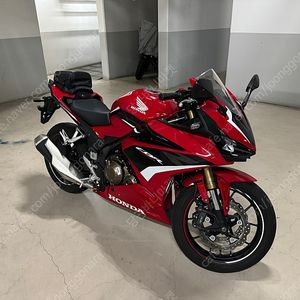 23년식 cbr500r 신차급 2215km 팝니다