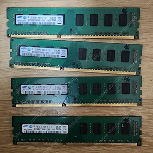 DDR3 램 4G 4개, 2G 4개