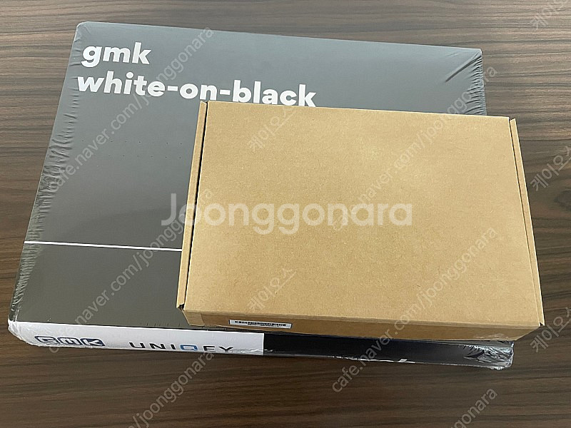 gmk white on black base and cu...--0