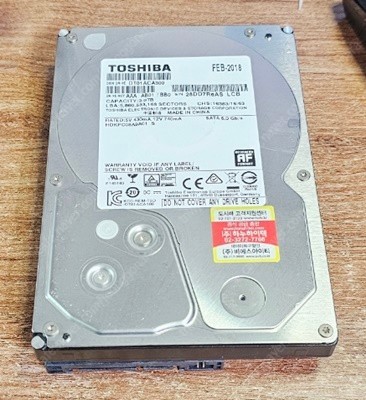 도시바 3tb hdd / dt01aca300