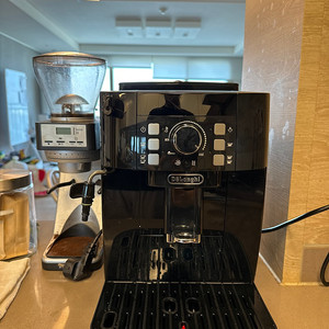 드롱기 전자동커피머신 ECAM12.122B