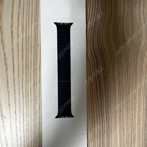 애플 정품 미개봉 애플워치 스트랩 레더링크 41mm, S/M사이즈 잉크 색상 팝니다.