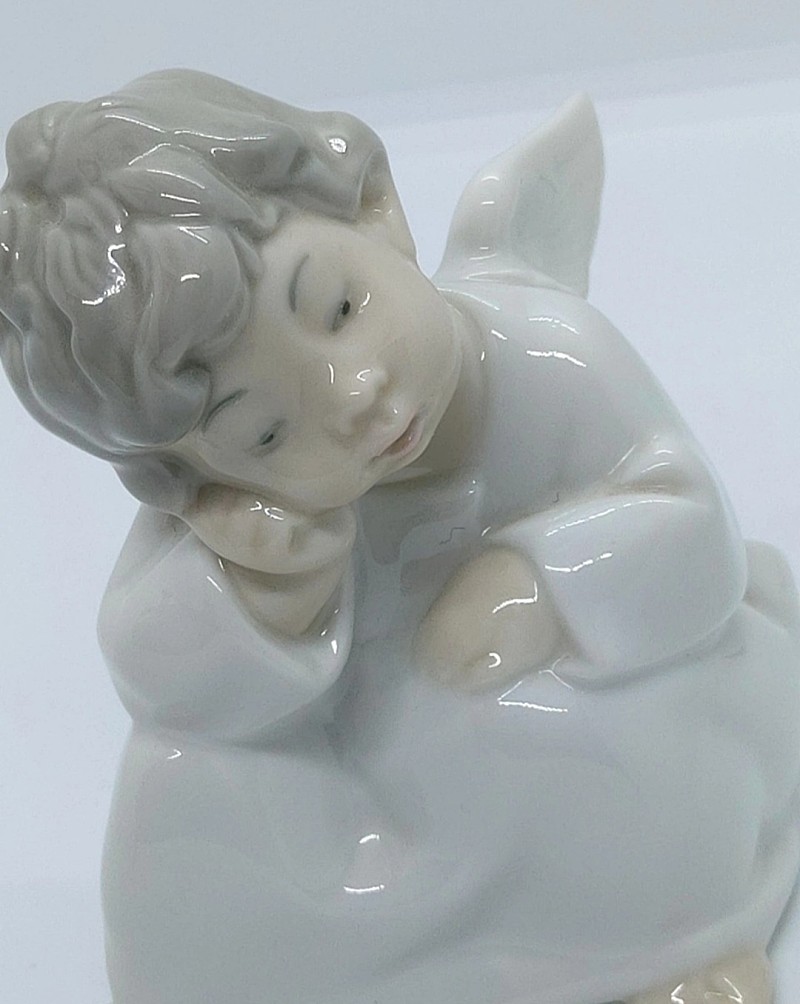 Lladro Angel Thinking Sitting Cherub Figurine 천사가 앉아서 생각하고 있는 피겨린 높이 11cm 가로 8cm 9만