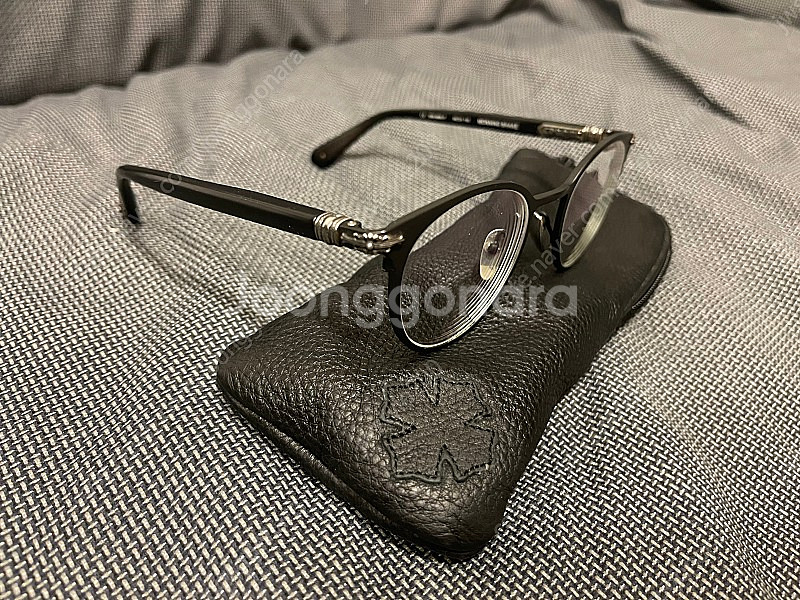 크롬하츠 모닝쉐이크 블랙 안경 팝니다.--1