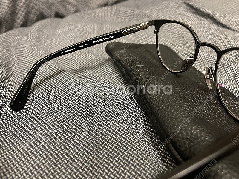 크롬하츠 모닝쉐이크 블랙 안경 팝니다.--5