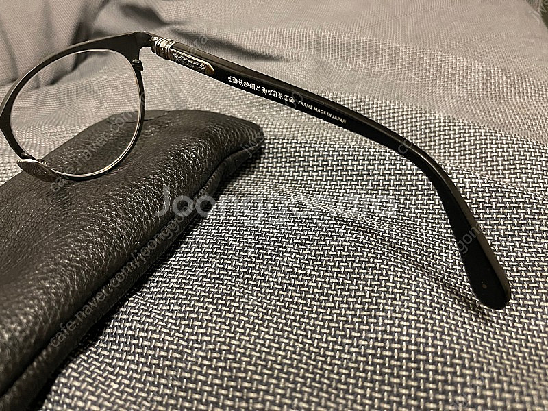크롬하츠 모닝쉐이크 블랙 안경 팝니다.--6
