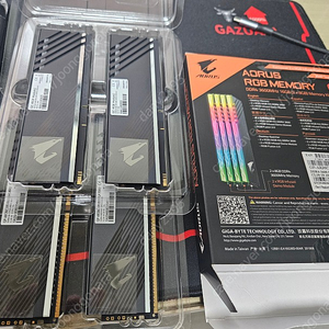 [부산]GIGABYTE AORUS DDR4-3600 CL18 RGB Memory with Demo kit