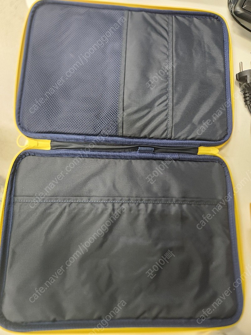 갤럭시탭 S9 울트라 14" 태블릿 노트북용 파우치 및 가방 팝니다.