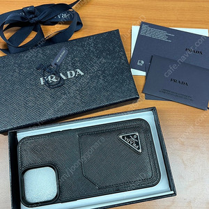 아이폰 13 Pro Max Prada 정품 케이스 판매합니다.