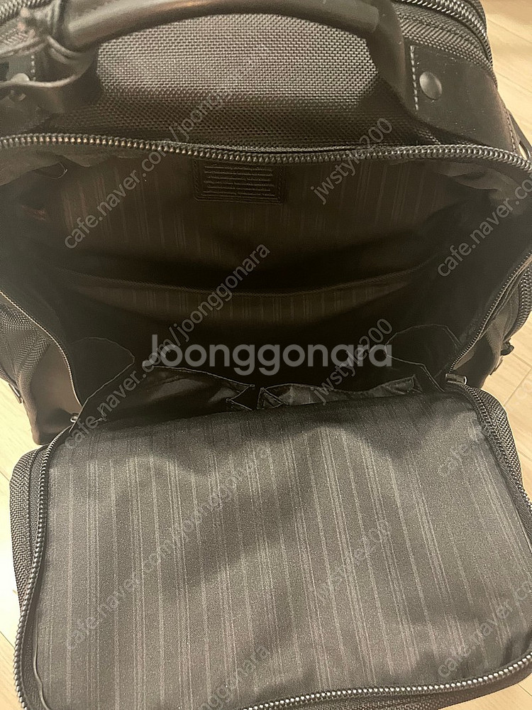 투미 알파3 티패스 26578DH 백팩 팝니다.--4