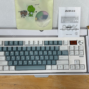 [팝니다] ZUOYA GMK87 키보드+바다소금스위치+다얼유 PBT 키캡 스모키블루