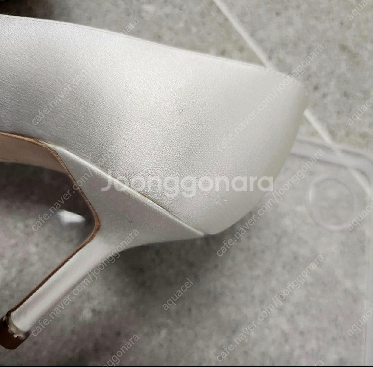마놀로블라닉 한기시 새틴 화이트 7cm 36--4