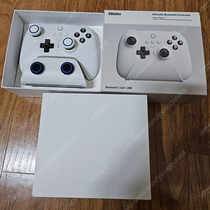 8bitdo 얼티메이트 NS컨트롤러 화이트 팝니다.