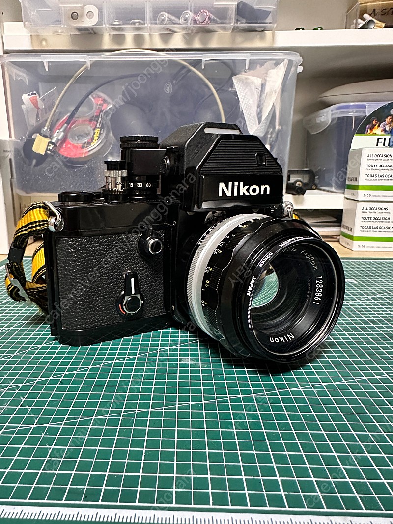 니콘 F2 s 필름카메라 + 해바라기렌즈 세트로 판매합니다.