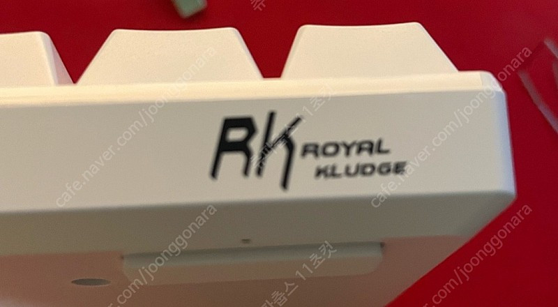 로얄클루지 RK61 포커배열 체리갈축 키보드 이미지