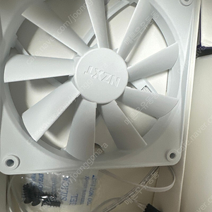 [새상품] NZXT F120 CORE FAN WHITE 1PACK 판매합니다. 택포 1.5