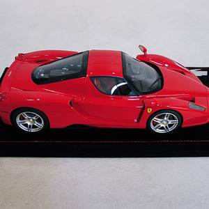 1/18 BBR 엔초 페라리(Enzo Ferrari) 레진 모델 레드(Rosso Corsa) 색상 판매합니다.