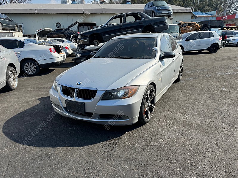 BMW E90 330I 전기형 북미형 부품차 각개합니다 N52엔진, FRM,데후,휀다,운전석 조수석 헤드라이트,후미등,테일램프,내장재,핸들,컵홀더,트렁크,M패키지시트,사이드미러