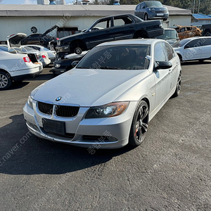 BMW E90 330I 전기형 북미형 부품차 각개합니다 N52엔진, FRM,데후,휀다,운전석 조수석 헤드라이트,후미등,테일램프,내장재,핸들,컵홀더,트렁크,M패키지시트,사이드미러