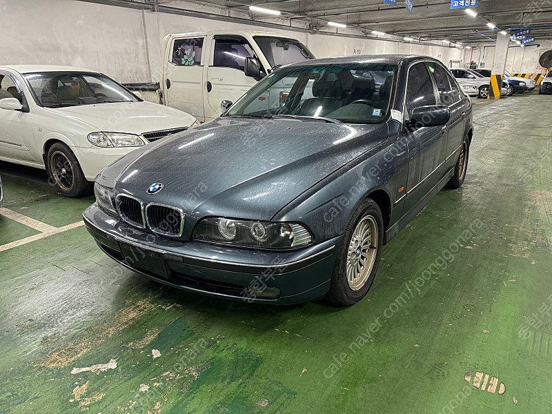 BMW E39 전기형 부품차 각개합니다 휠타이어,시트,내장재,우드,핸들,기어봉,앞범퍼,뒷범퍼,후미등,전조등,공조기,트렁크,사이드미러,엔진,미션부품,센터콘솔,디퍼런셜,데후,커튼