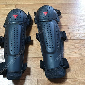 다이네즈 무릎보호대 팝니다