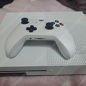 xbox one s 팝니다.