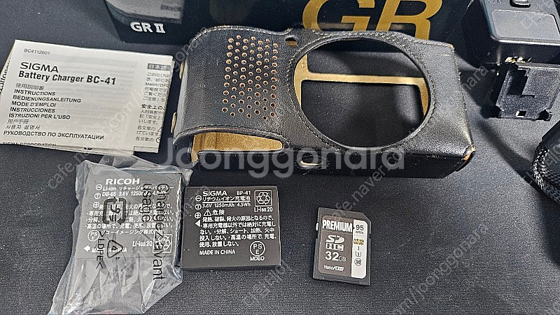 리코 gr2 (6천컷) 박스풀셋 팝니다.(배터리2개, ...--1