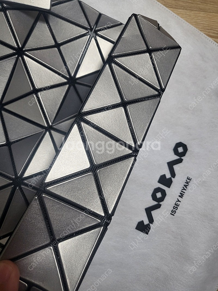 바오바오 박시 라지 사이즈 실버 새제품 판매합니다.--3