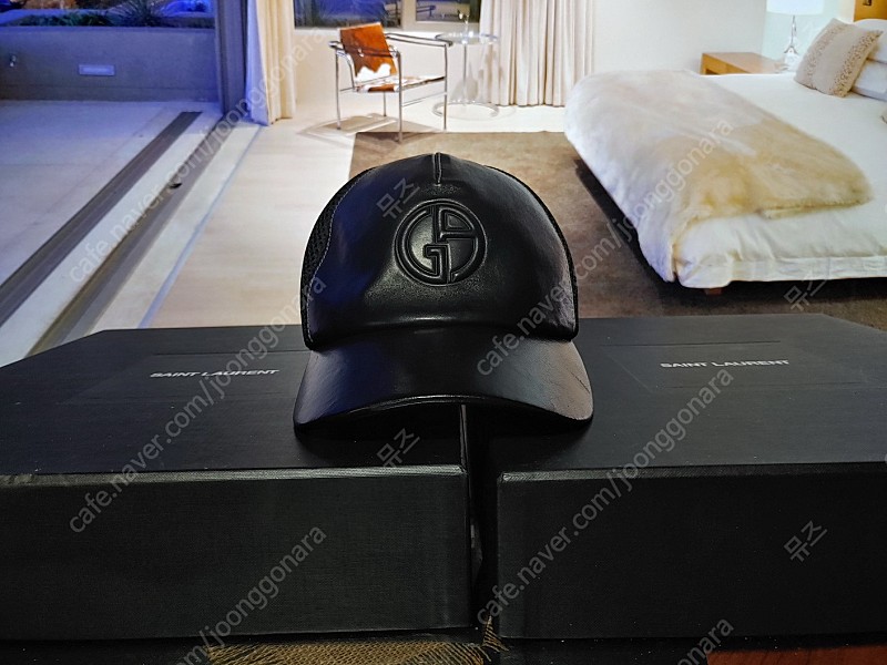 조르지오 아르마니 가죽 블랙 볼캡 정품 모자 --- 구찌 셀린느 디올옴므 에르메스 버버리프로섬 아미리 루이비통 릭오웬 프라다 크롬하츠