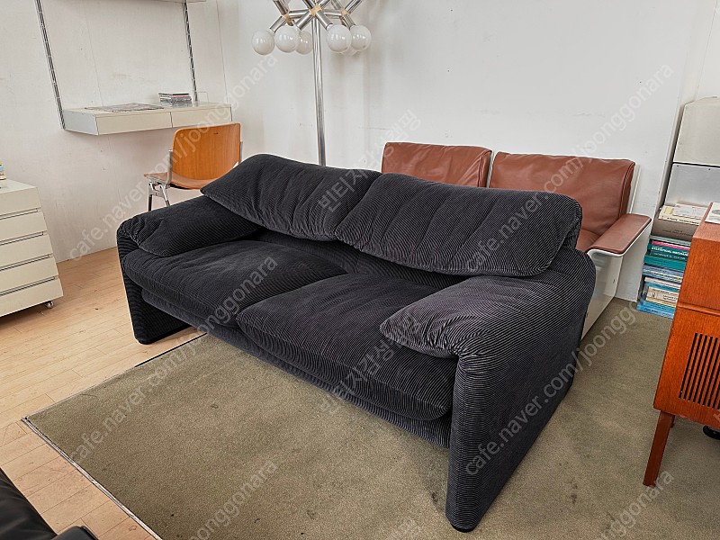 Vico Magistretti Cassina maralunga 2-seater black striped 비코마지스트레티 까시나 마라룽가 2인 소파