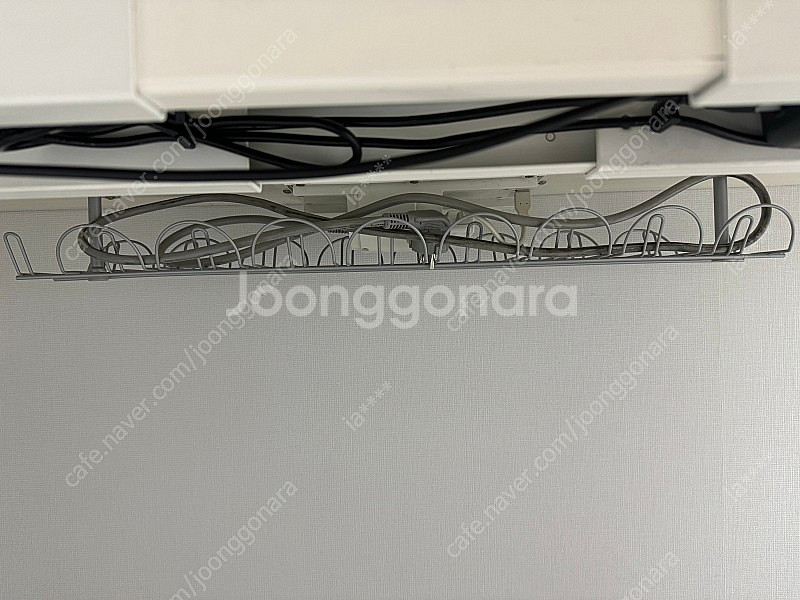 급처분)인에이블 모션데스크 1400 책상 멀티탭 내장 + 뉴클리어 사무용의자 나눔--4