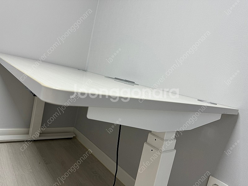 급처분)인에이블 모션데스크 1400 책상 멀티탭 내장 + 뉴클리어 사무용의자 나눔--6