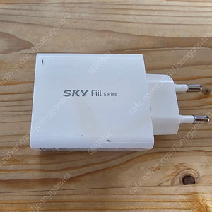 SKY 충전기 + 240w 케이블, 일반케이블 + Skiai 마그네틱 돌돌이 케이블(Retractable cable) + 기타사은품