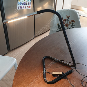 이케아 삼각 테이블 조명 책상 조명 공부 조명 LED