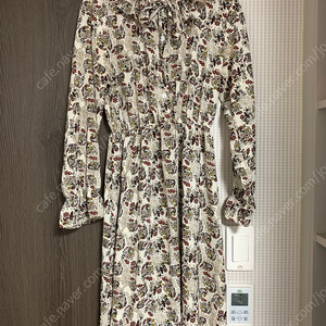 베이지색 꽃무늬 원피스 (1회착용)