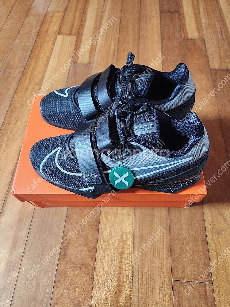 로말레오4 블랙, 크림슨 제품 판매합니다.--0