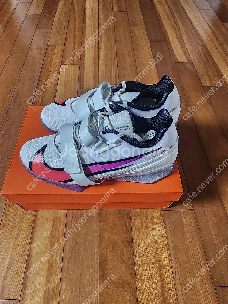 로말레오4 블랙, 크림슨 제품 판매합니다.--1