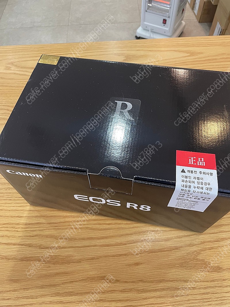 캐논정품 EOS R8 미개봉 새상품 판매합니다.