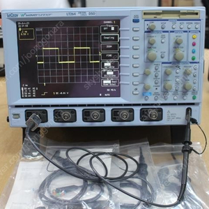 LeCroy LT264 LT264 single 350MHZ digital oscilloscope sampling rate 50 GS / s bandwidth of 1 GS / s