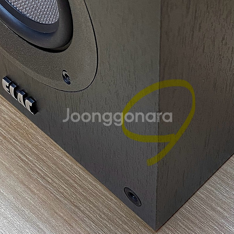 Elac Debut 2 OW4.2 by Andrew J...--8
