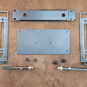 젠하이저 GA3 ew-d 무선마이크 랙마운트 키트와 정품 안테나 2개 포함 판매합니다 3개셋트 있습니다.안테나별도로 66000원에 구입 하였습니다