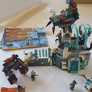 레고(LEGO) 정품(키마 팽거의 얼음요새, Chima Sir Fangar’s Ice Fortress) 70147 팝니다(택포 1만8천원).