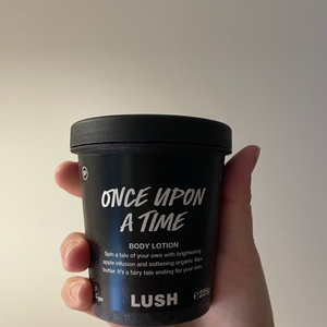 러쉬 원스어폰어타임 225g (lush once upon a time) 팝니다.