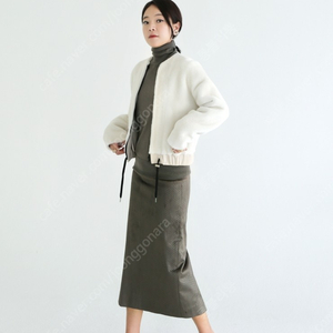 몽또또 Suede Phyton Skirt