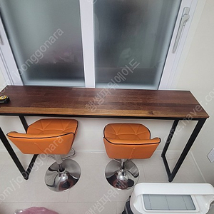 홈바테이블 및 의자 2개