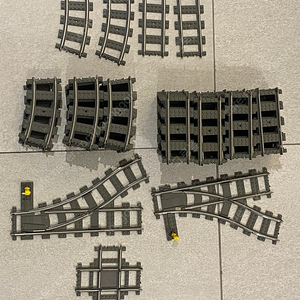 레고 9v 기차 레일 세트팝니다.