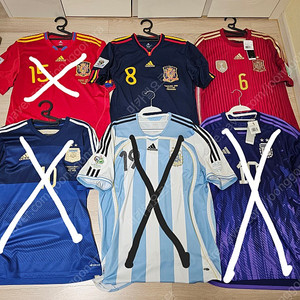 아디다스 스페인 2010 남아공 월드컵 원정 어웨이, 2014 브라질 월드컵 홈 유니폼 유니폼 판매합니다.